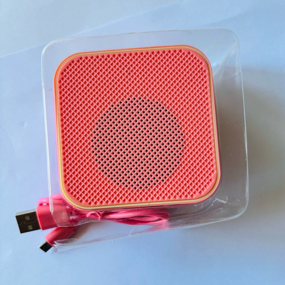 Sonix Pink Bluetooth Speaker in Box model SNX-TE-003